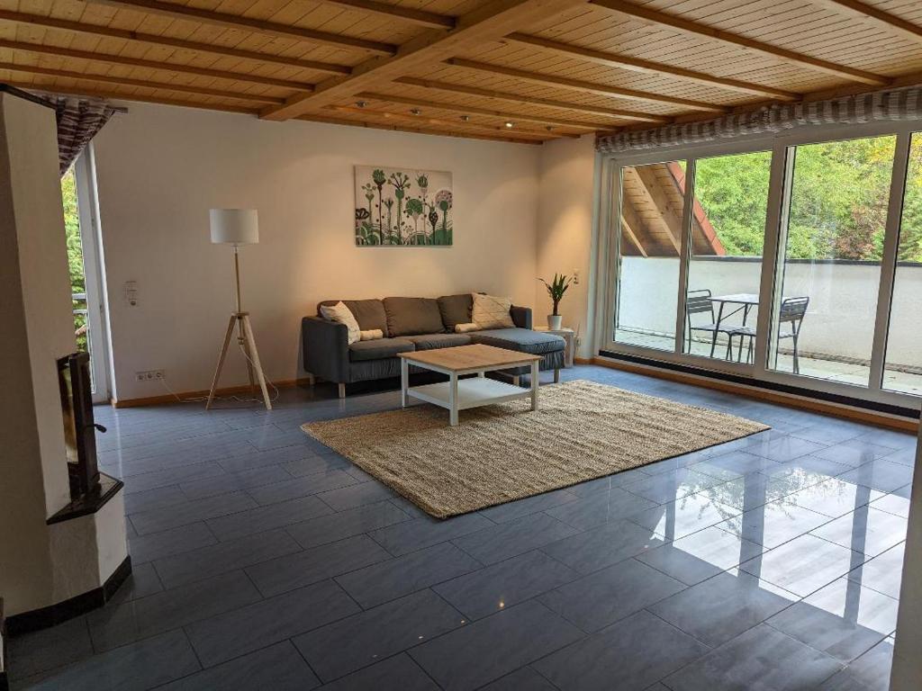 Appartements Ferienwohnung am Schönberg - Ebringen 10A Gewerbestraße, 79285 Ebringen