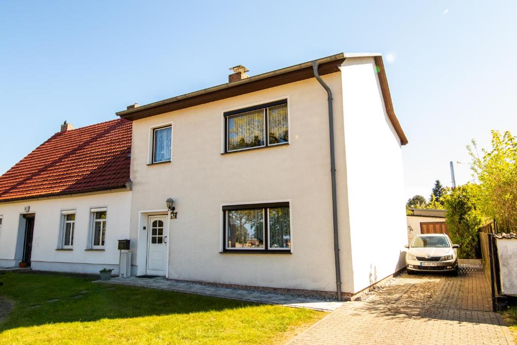 Appartement Ferienwohnung an der Drei-Kaiser-Eiche Dorfstrasse 52, 17440 Freest