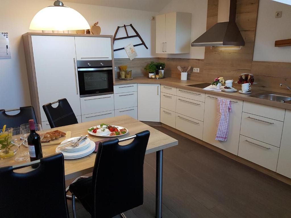 Appartement Ferienwohnung An der kleinen Schreinerei Auf'm Beuel 6, 54611 Hallschlag