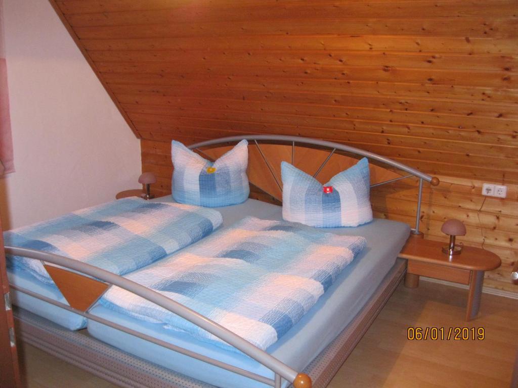 Appartements Ferienwohnung Anna Voccawind 44 1. Etage, Dachgeschoss, 96126 Maroldsweisach