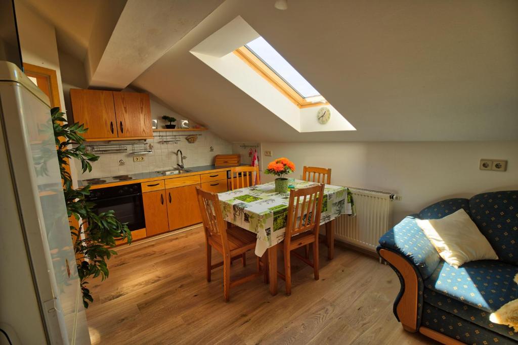 Appartement Ferienwohnung-auf-dem-Bauernhof-fuer-4-oder-5-Personen-im-Herzen-Niederbayerns Auenweg 21, 94437 Mamming