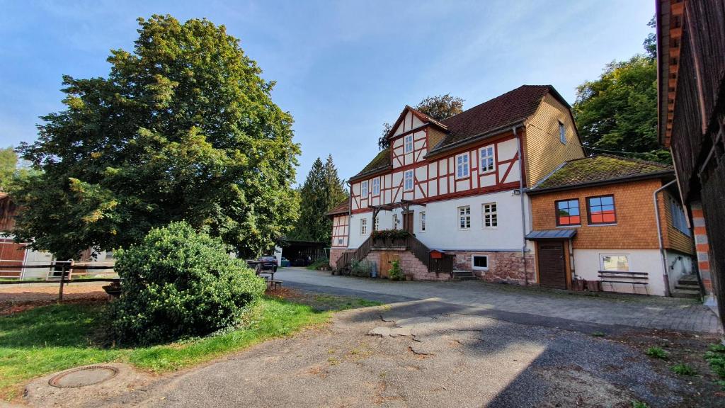 Appartement Ferienwohnung auf idyllischen Gestüt auf historischen Gutshof in Hessen Hof Hählgans 1 1, 36251 Bad Hersfeld