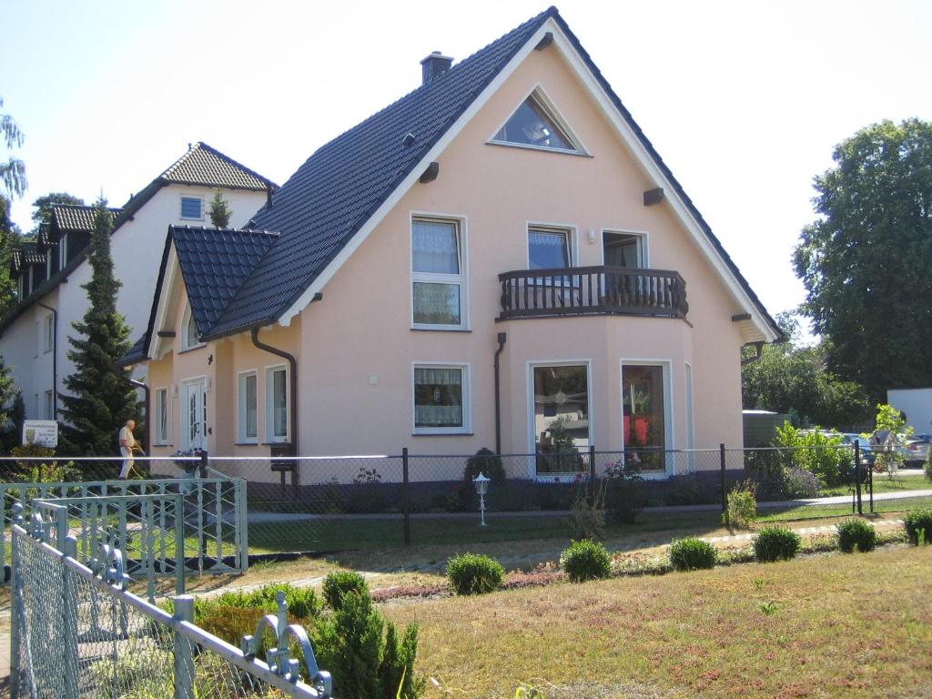 Appartement Ferienwohnung Dimter Meinholdstraße 48, 17459 Ostseebad Koserow