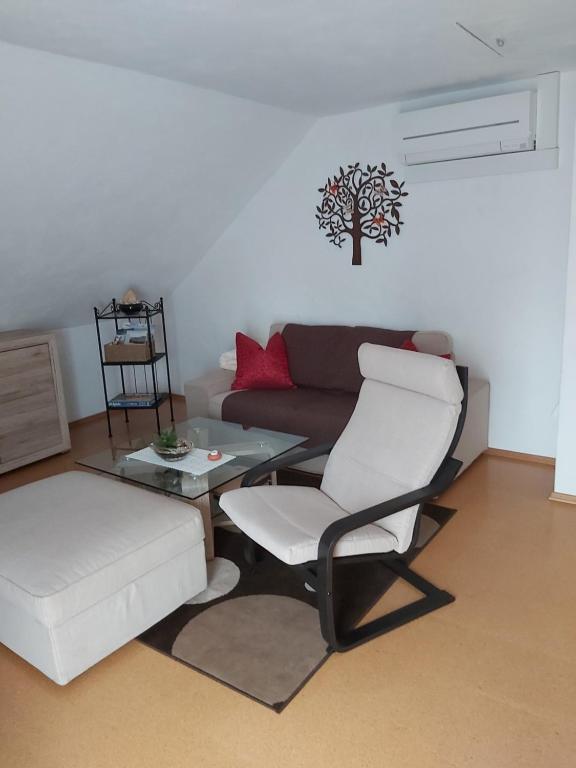 Appartement Ferienwohnung Edda Drei-Baum-Weg 8 Dachgeschoß, 96250 Ebensfeld