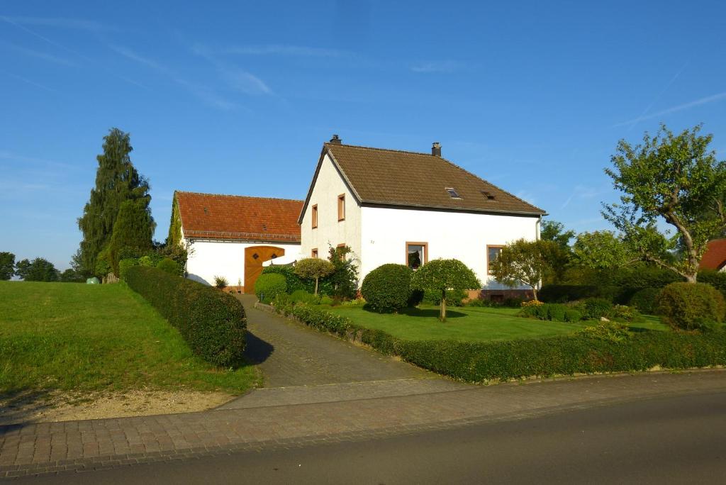 Appartement Ferienwohnung Eifelgold Esch Hauptstraße 27, 54585 Esch