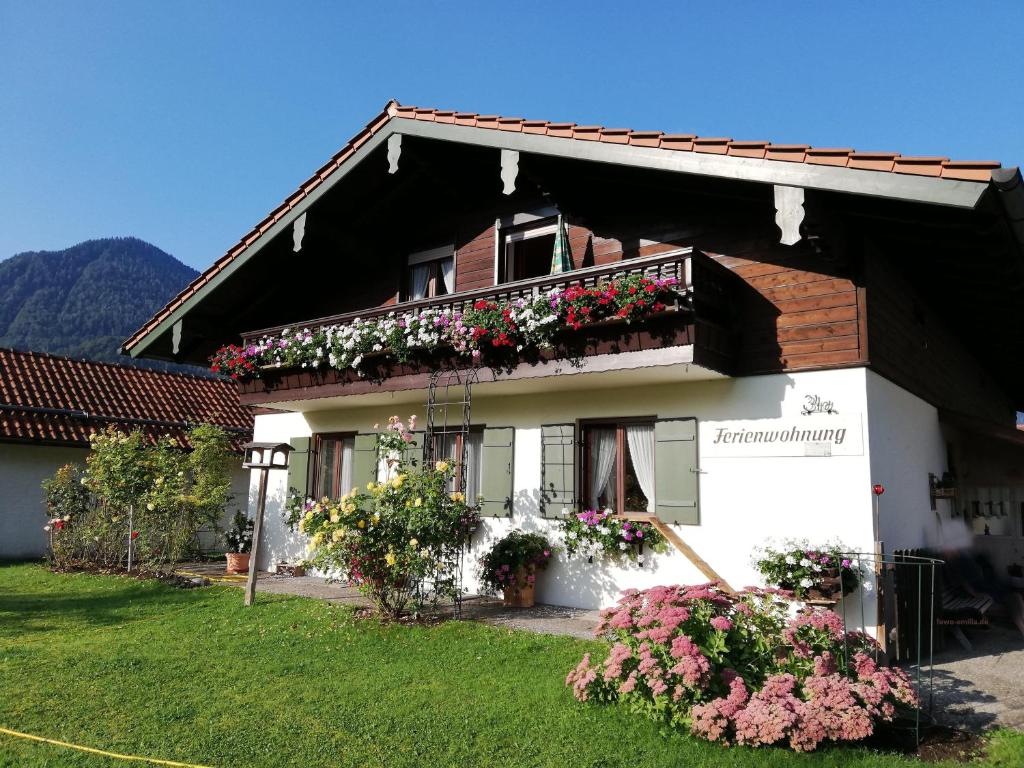 Appartement Ferienwohnung Emilia mit Bergblick (Osten) Seehauser Str. 34A, 83324 Ruhpolding