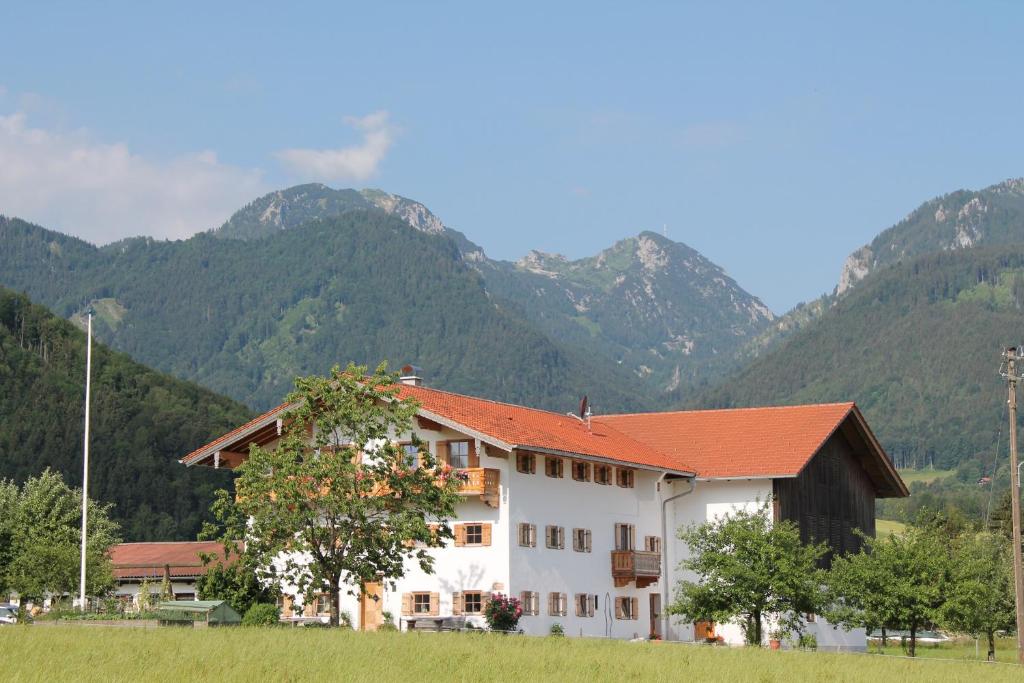 Séjour à la ferme Ferienwohnung Fischerhof Tatzelwurmstr. 27, 83126 Flintsbach am Inn