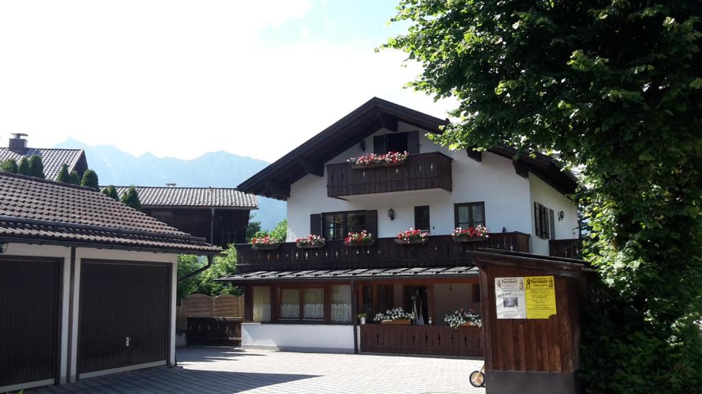 Appartement Ferienwohnung Franzi 18 Schönbergstraße, 82467 Garmisch-Partenkirchen