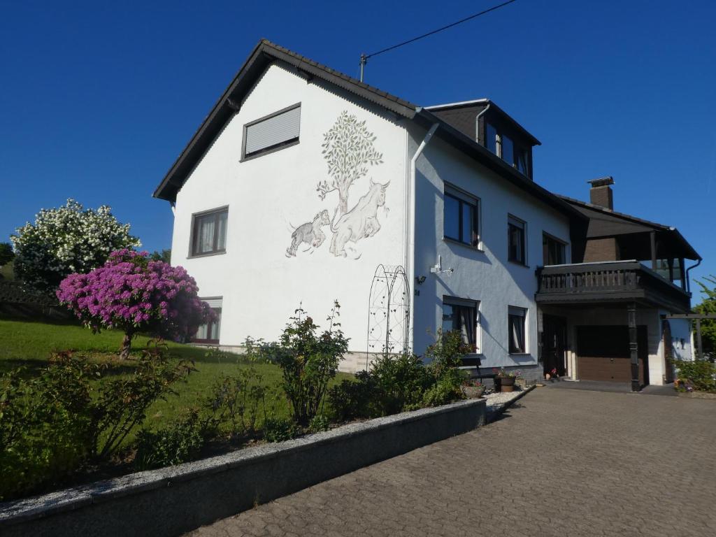 Appartement Ferienwohnung Fülbier Zum Marienköpfchen 38, 56651 Oberzissen