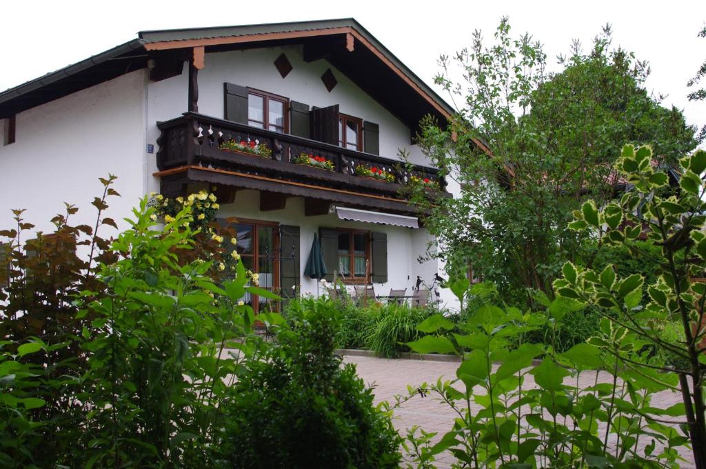 Appartements Ferienwohnung Haus Alpenrebe Hochwaldstr.12, 83471 Schönau am Königssee