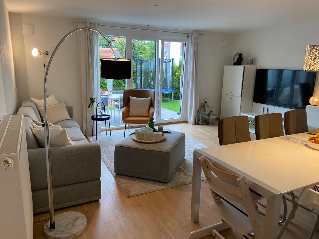 Maison de vacances Ferienwohnung I Ferienhaus am Bodensee I Meersburg I Sauna I Fitness 2\\7 Lindenweg, 88709 Meersburg