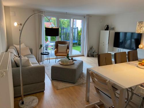 Maison de vacances Ferienwohnung I Ferienhaus am Bodensee I Meersburg I Sauna I Fitness 2\\7 Lindenweg Meersburg