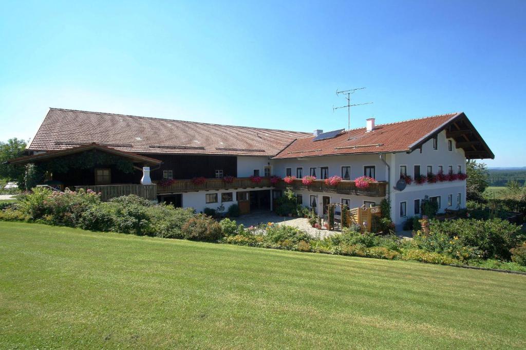 Séjour à la ferme Ferienwohnung Jodlhof Frabertsham / Diepoldsberg 4, 83119 Obing