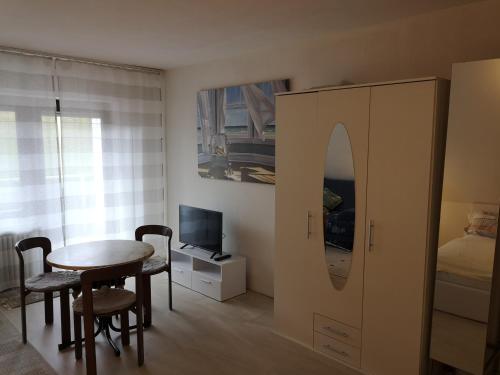 Appartement Ferienwohnung Lydia 78141  Schönwald  Ludwig Uhlandstr, 17 -C 1 Zi Wohnung 1 Stock Schönwald