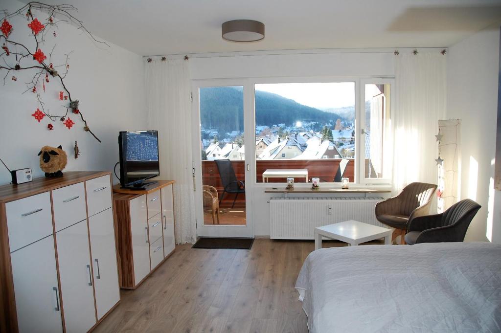 Appartement Ferienwohnung mit Aussicht Am Dietersberg 11, 75337 Enzklösterle