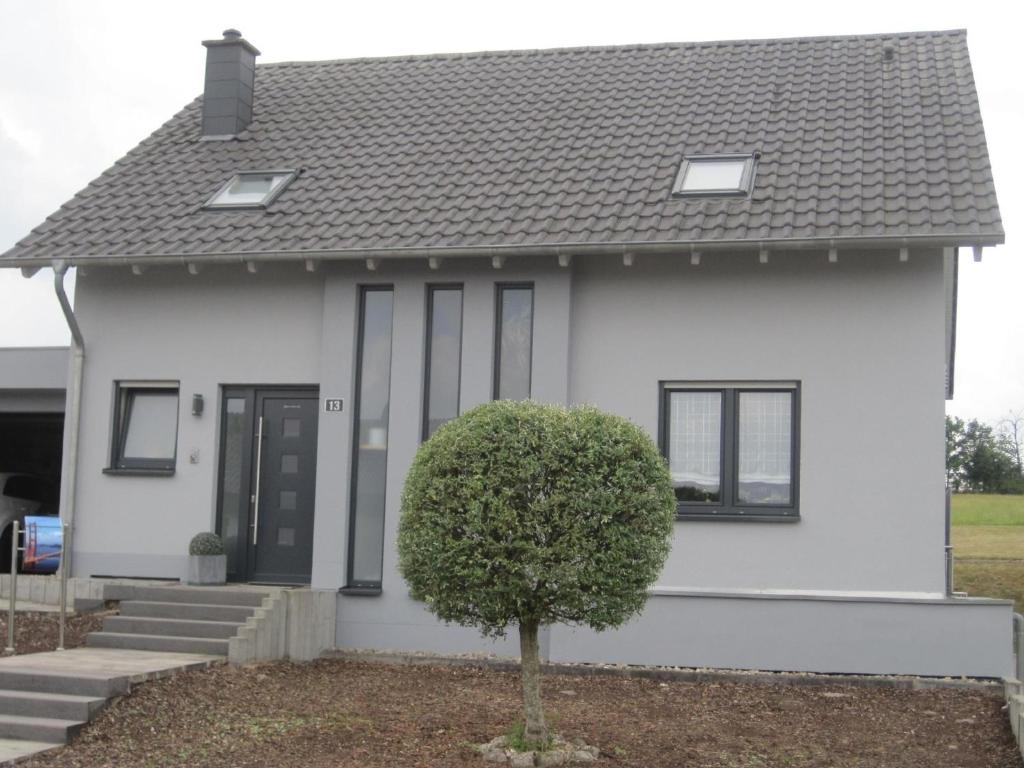 Appartement Ferienwohnung mit Terrasse und Stellplatz am Waldrand In den Masuren 13, 66557 Illingen
