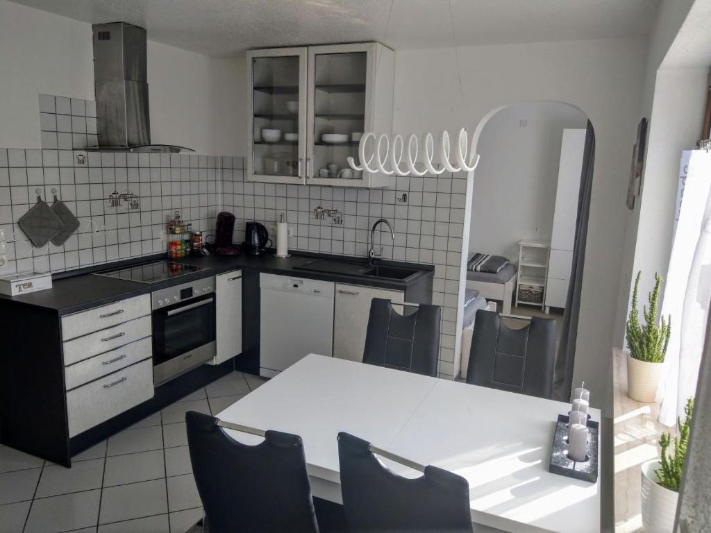 Appartement Ferienwohnung Monika Scholtz 3 Schloßstraße, 97953 Königheim