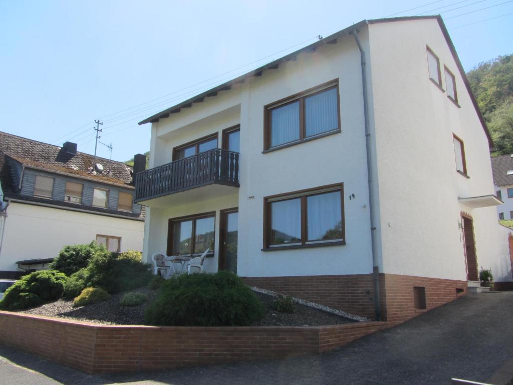 Appartement Ferienwohnung Roter Wingert Wiesenstraße 14, 56332 Kattenes
