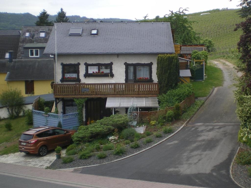 Appartements Ferienwohnung Sausen Bergstr. 31, 54536 Kröv