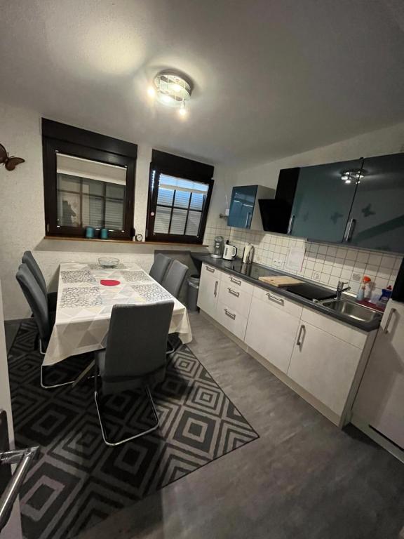 Appartements Ferienwohnung Schmitz Hauptstr. 16, 56729 Anschau