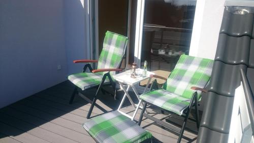 Appartement Ferienwohnung Sonnenschein 18 Glebbe OG mit Balkon Zingst