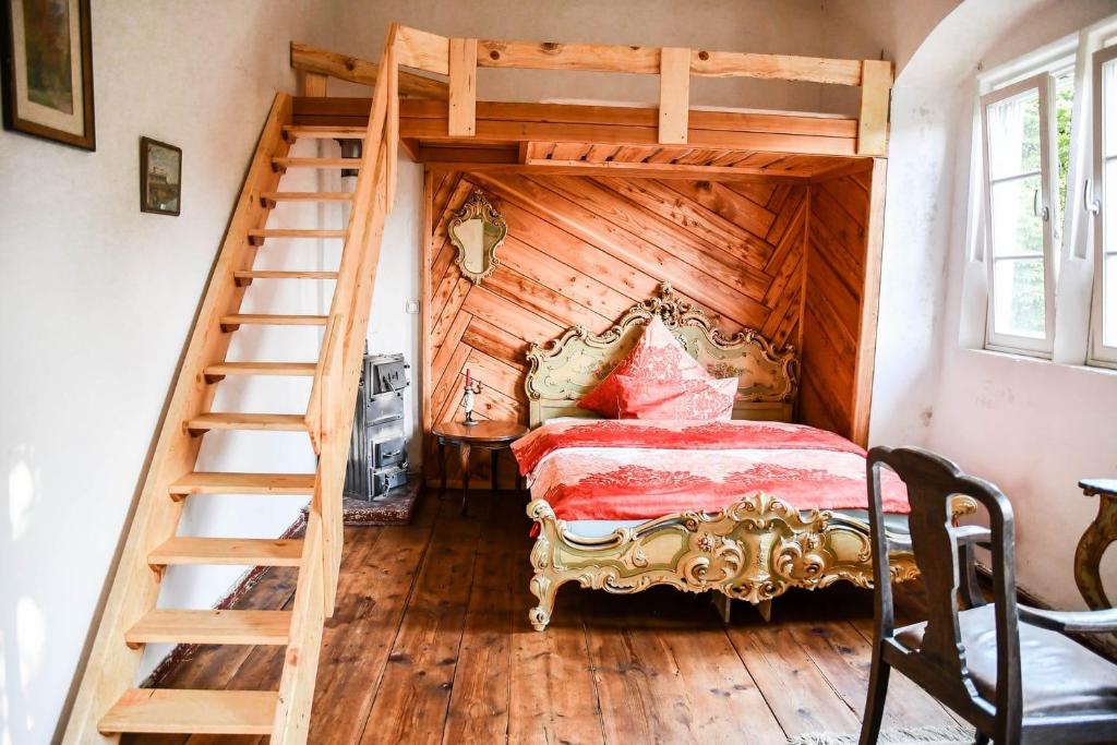 Appartement Ferienwohnung Therese auf Schloss Weitersroda 8 Schloßstraße, 98646 Hildburghausen