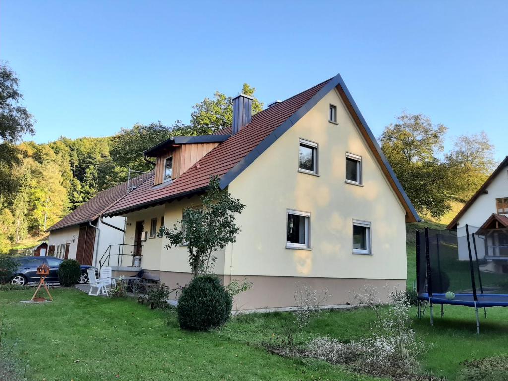 Maison de vacances Ferienwohnung Tiefenthal -NICHT FÜR MONTEURE- Oskar-Schramm-Straße 18, 96231 Bad Staffelstein