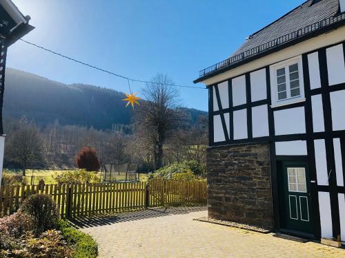 Appartement Ferienwohnung Waldblick Auf der Jenseite 10a Lennestadt