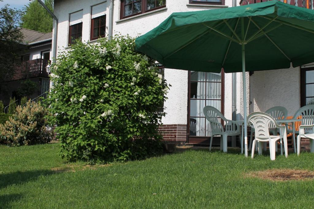 Maison de vacances Ferienwohnung Waldschlößchen Welleroder Strasse 48a, 34320 Wattenbach