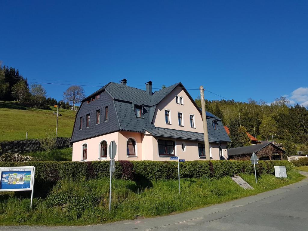 Appartement Ferienwohnung Wegespinne 50 Alter Weg, 08267 Zwota