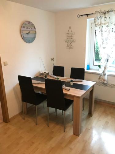 Appartement Ferienwohnung zum Pinguin II 18 Rosa-Luxemburg-Straße Grünewald