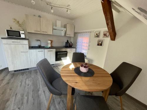 Appartement Ferienwohnung Zum Schloß 30 Unter den Linden Halbe