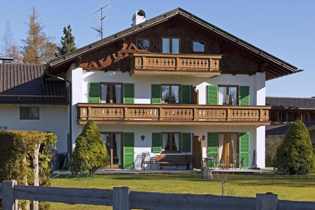 Appartement Ferienwohnungen Alpenblick Tilly Isarauenstr. 3, 82494 Krün