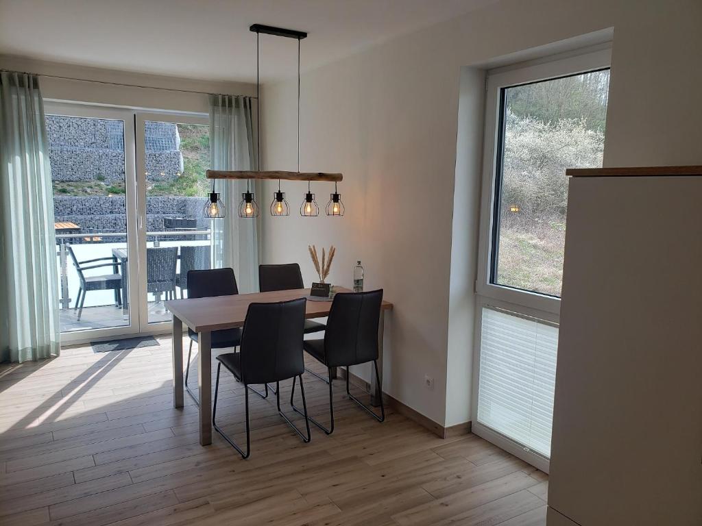 Appartements Ferienwohnungen am Aeppelsberg 24 Bergstraße, 56745 Volkesfeld