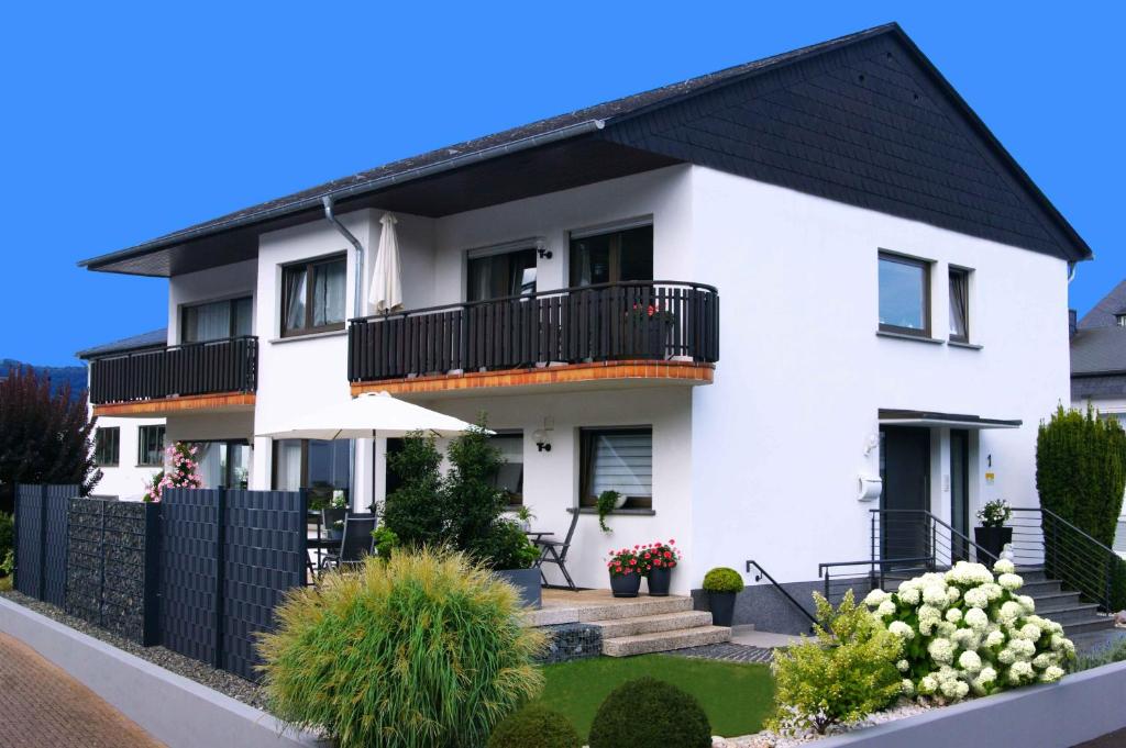 Appartements Ferienwohnungen Bach Pastorenpfad 1, 54470 Bernkastel-Kues