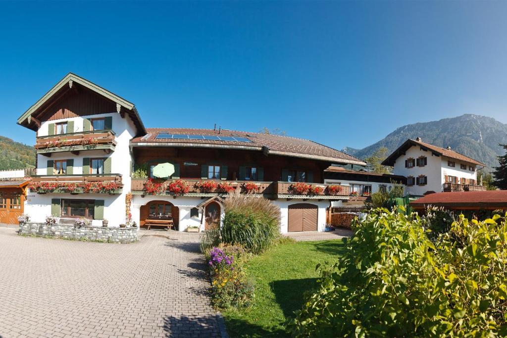 Appartements Ferienwohnungen Gastager Grashofstr. 7, 83324 Ruhpolding