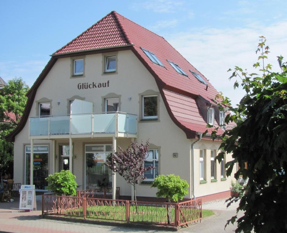 Appartements Ferienwohnungen Haus Glückauf Strandstraße 12, 17459 Kolpinsee