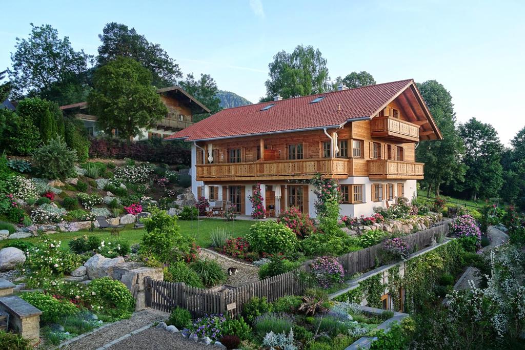 Appartements Ferienwohnungen im Rosengarten Kurhausstraße 19, 83324 Ruhpolding