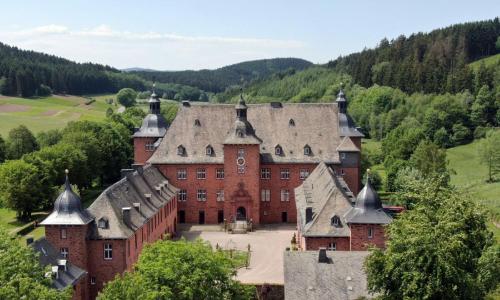 Appartements Ferienwohnungen Jagdschloss Adolphsburg Hauptstraße 1 Kirchhundem