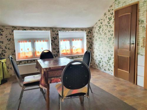 Appartements Ferienwohnungen Mecklenburger Seenplatte oben rechts, oben links, erdgeschoss 21 Zachariae Siedenbrünzow