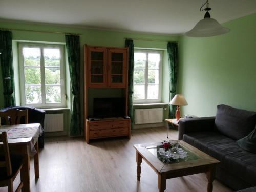 Appartements Ferienwohnungen ''Moselblick'' Am alten Posthof 10 Lieser