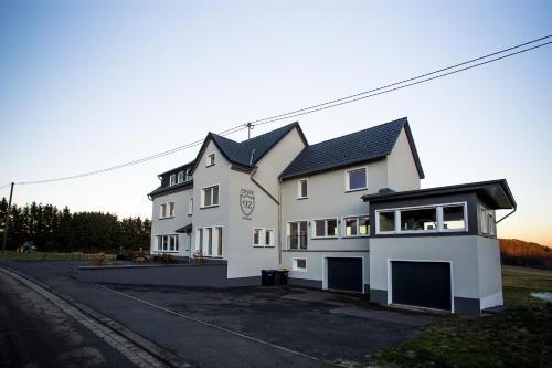 Appartements Ferienwohnungen Oliver92 Meuspath am Nürburgring Hauptstraße 34 Meuspath