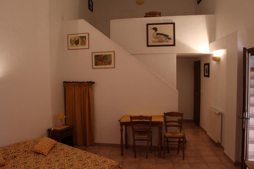 Séjour à la ferme Ferme de Sejour Rebuffel 200 Chemin de Riphle, 83840 La Roque-Esclapon