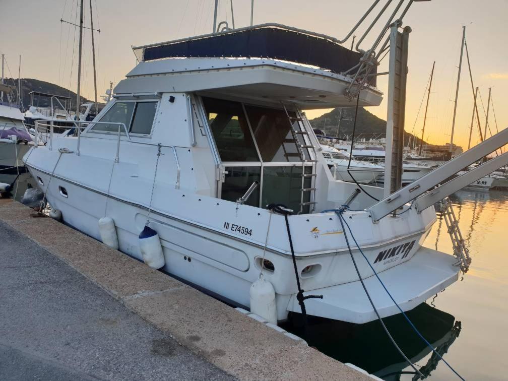 Bateau-hôtel Ferretti 36 ' Bateau à Quai Vieux-Port Cannes Festival La Croisette Vieux Port de Cannes, 06400 Cannes