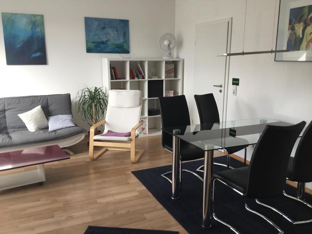 Appartement Fewo, 55 qm, voll ausgestattet, mit Süd-Loggia, Nähe Völkerschlachtdenkmal 256 Prager Straße, 04289 Leipzig