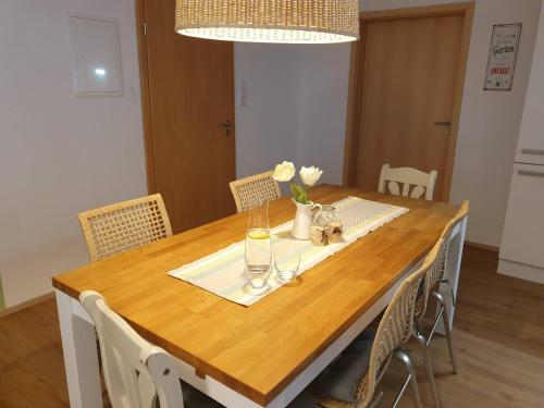 Appartement FeWo Frühling in der Villa Waldrand mit großem Garten 30 Zur Glashütte Erdgeschoss Bad Wünnenberg
