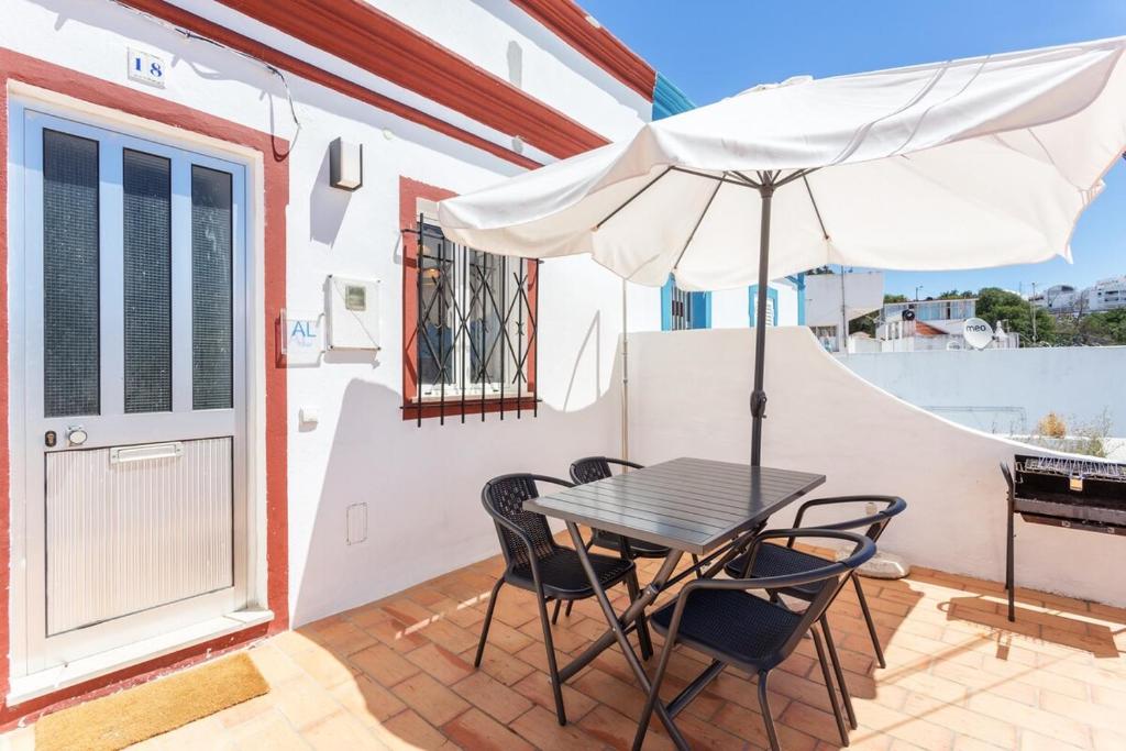 Maison de vacances Fisherman's house in OldTown with exclusive rooftop 18 Rua dos Palhinhas, 8200-168 Albufeira