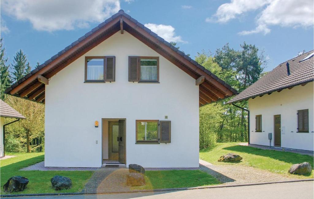 Maison de vacances Five-Bedroom Holiday Home in Kirchheim , 36275 Kirchheim