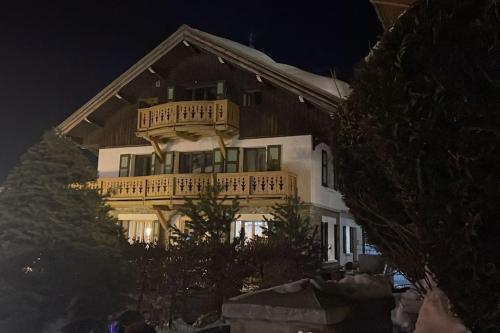 Flat in typical megevan chalet next to hotel M, up to 6 Megève france