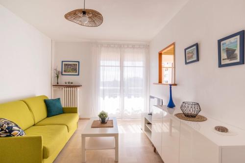 Flat with loggia at 10min from the BEACH Hyères france